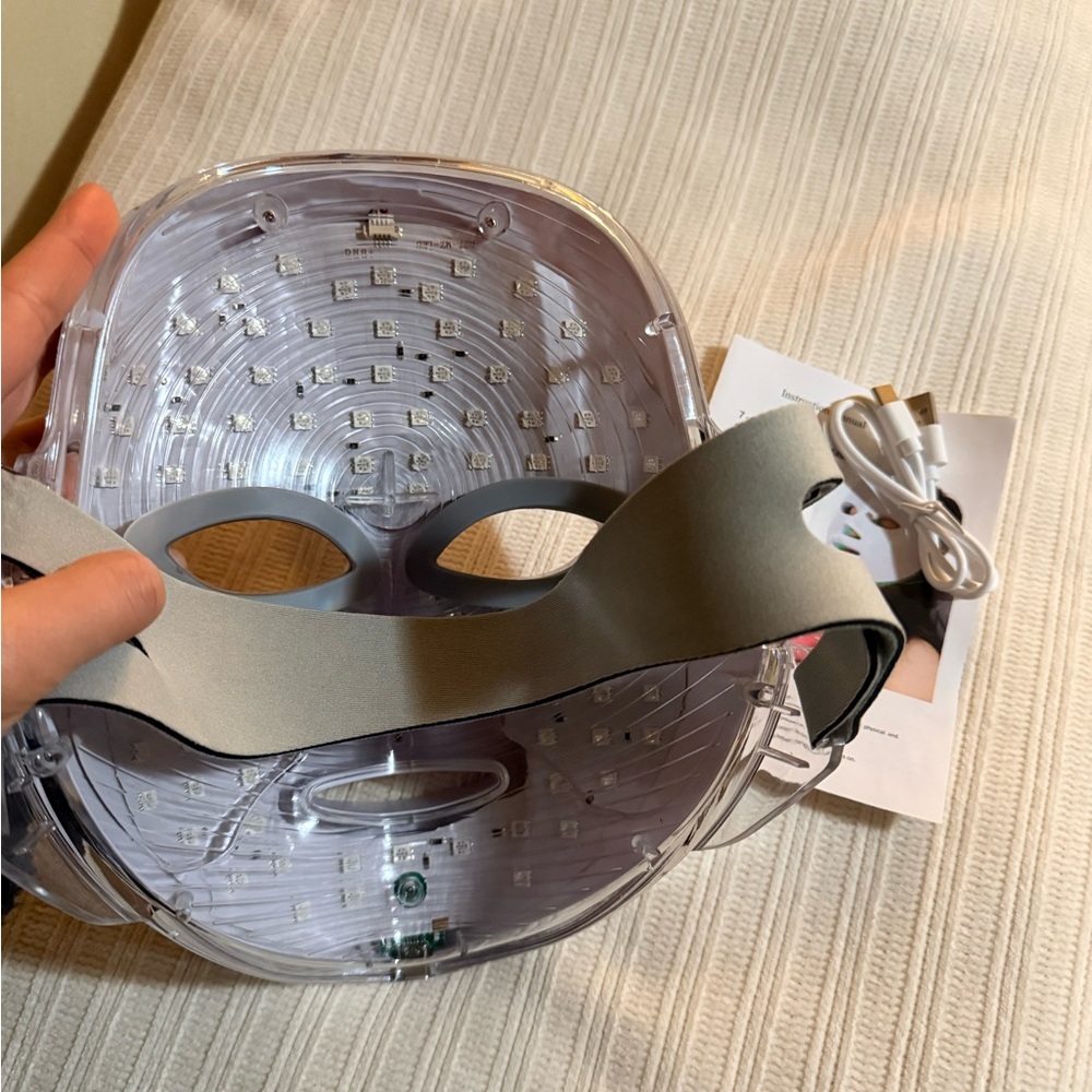 LED Face Mask - Picture 3 of 4